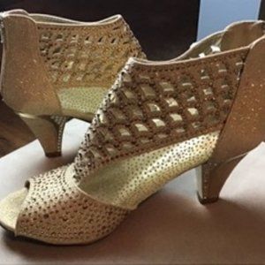 Pierre Dumas gold heeled sandals Size 9